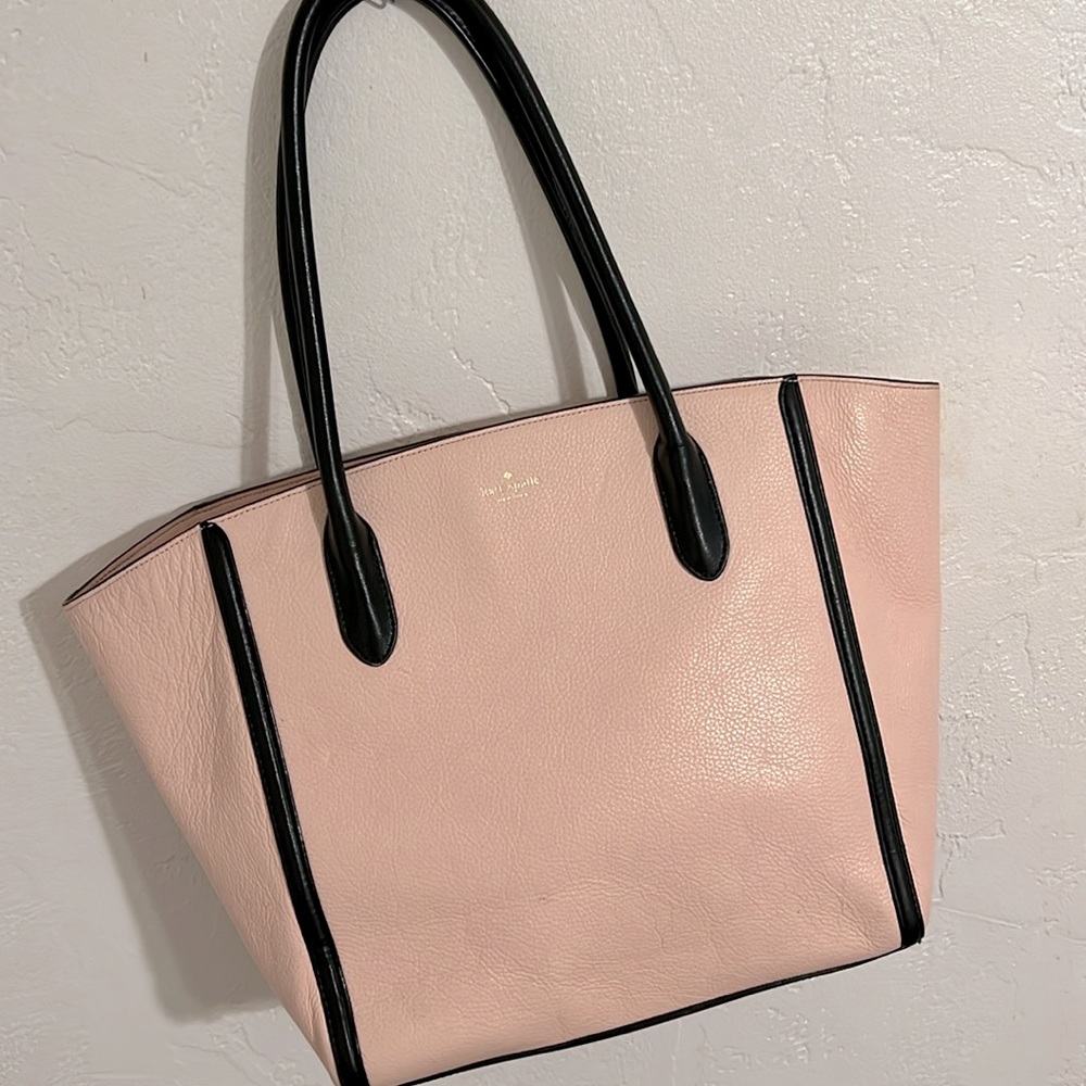 Kate spade large peachy pink and black pebbled leather tote bag